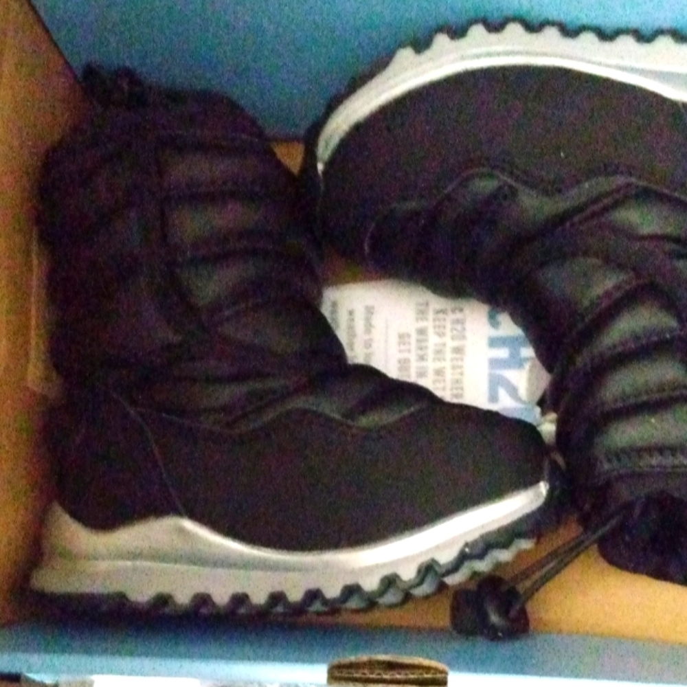 Insulated toddler boot size 7